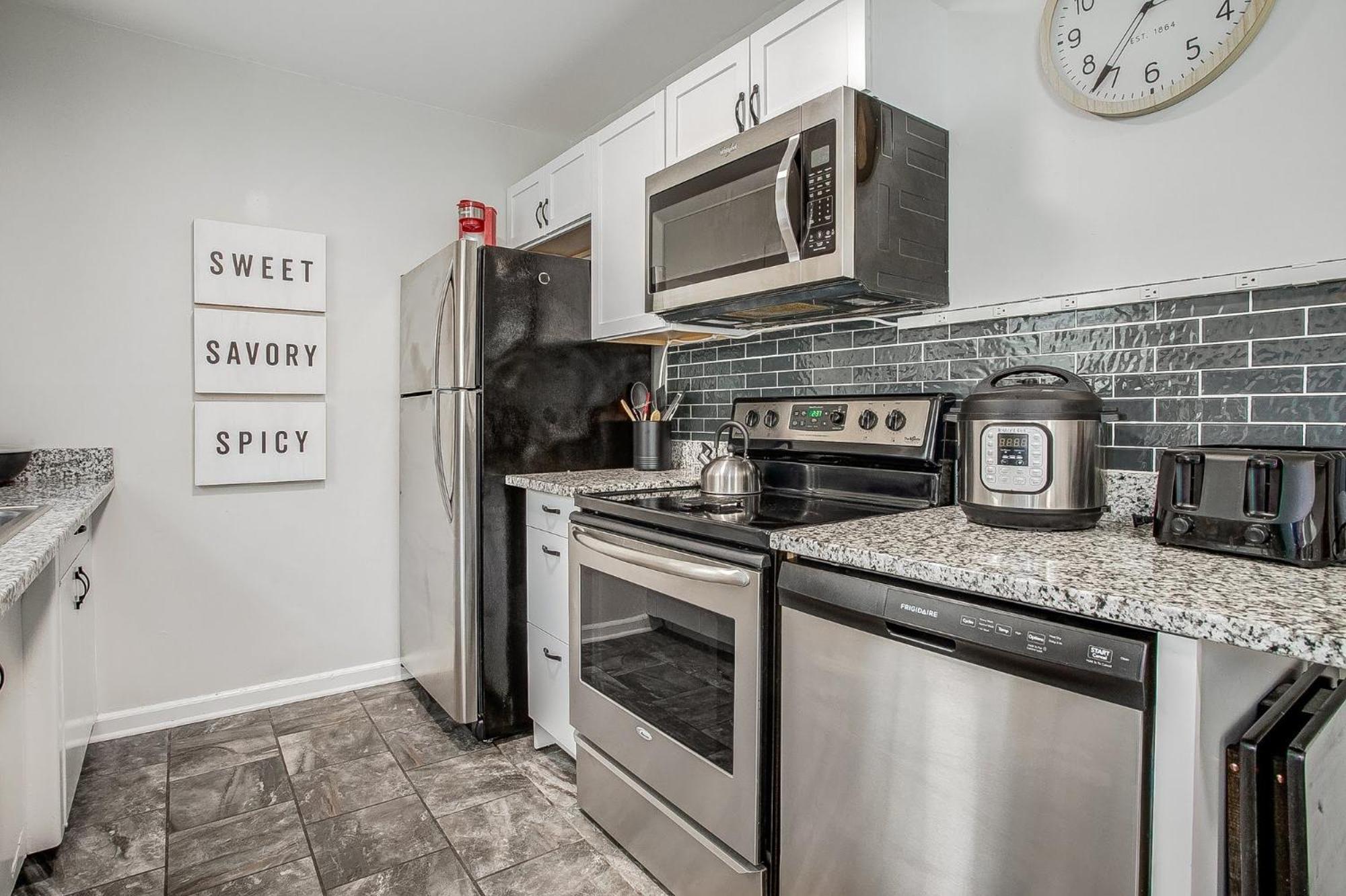 Chic Home With Huge Grassy Yard 7 Mins To Arrowhead Stadium Independence Eksteriør bilde