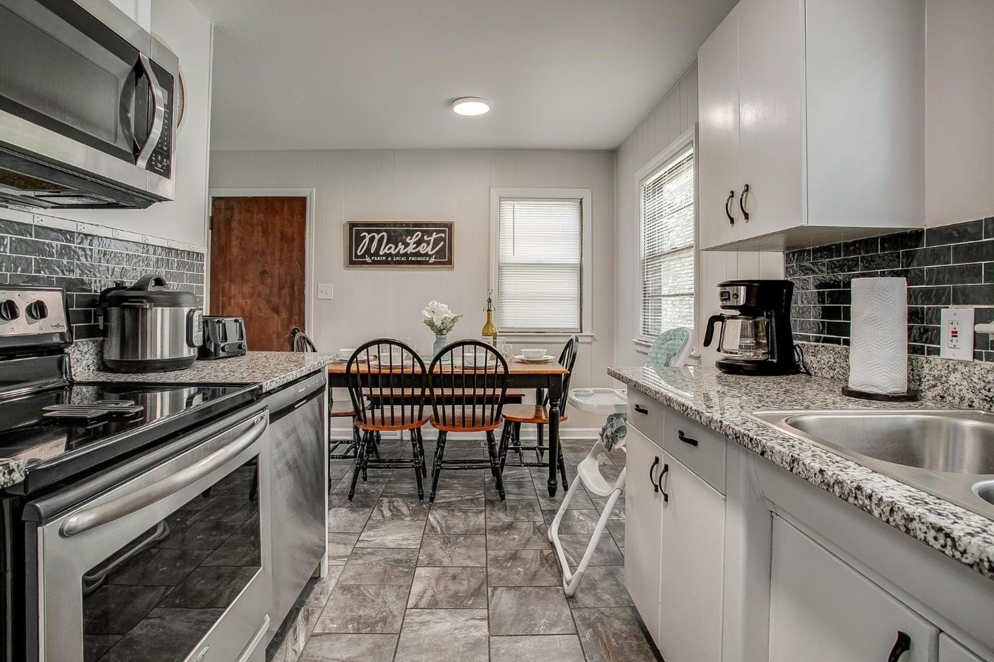 Chic Home With Huge Grassy Yard 7 Mins To Arrowhead Stadium Independence Eksteriør bilde